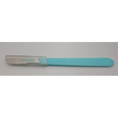 POLYESTER SCALPEL WITH RETRACTABLE BLADE MADE OF STAINLESS STEEL